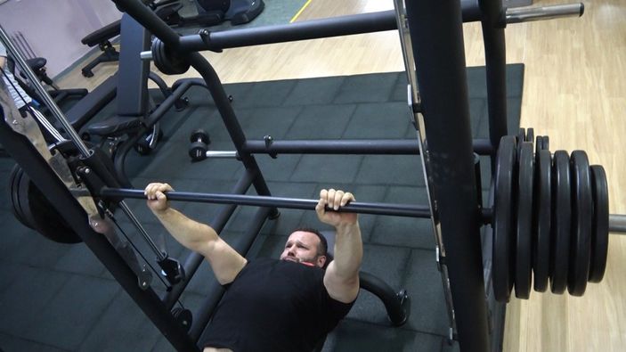 Milli sporcu Uğur Yumuk, yüzmeden sonra halterde de iddialı