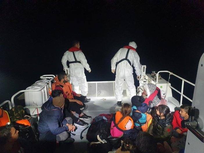 Çanakkale’de 20 düzensiz göçmen kurtarıldı
