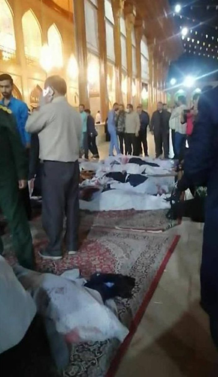 İran’da camiye silahlı saldırı