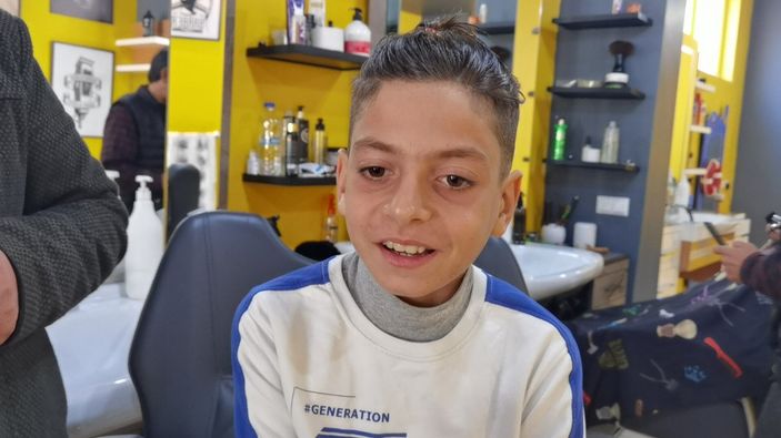 Bursa'da 12 yaşındaki çocuk ilk kez saçlarını kesti