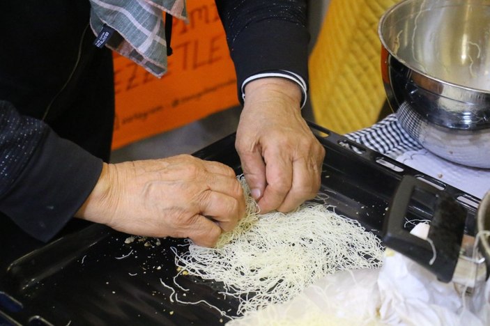 Ankara'da baklava yeme yarışmasından şaşırtan görüntüler