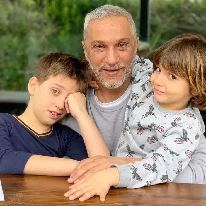 Esra Erol'un Kıvanç Tatlıtuğ'a benzeyen büyük oğlu yakışıklılığıyla parmak ısırttı!