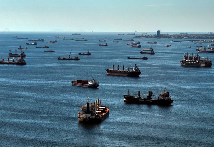 İstanbul’un manzarasını gemiler kapattı