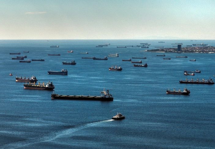 İstanbul’un manzarasını gemiler kapattı