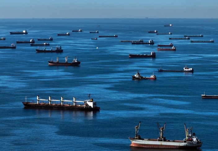 İstanbul’un manzarasını gemiler kapattı
