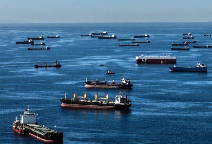 İstanbul’un manzarasını gemiler kapattı