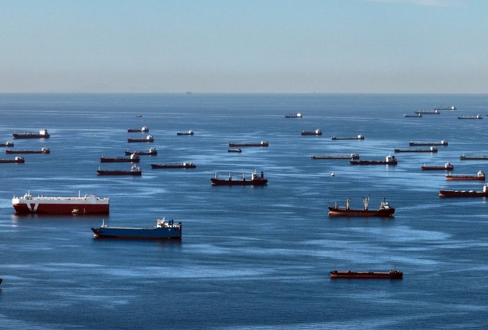 İstanbul’un manzarasını gemiler kapattı