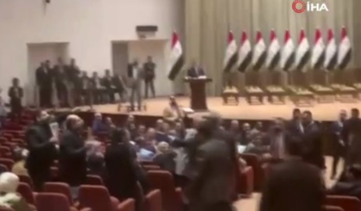 Irak meclisindeki güven oylamasında kavga