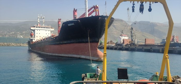 İskenderun’da karaya oturan gemi 7,5 ay sonra yüzdürüldü