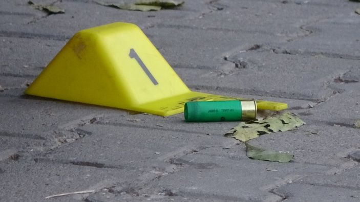 i Kocaeli'de takip ettiği husumetlisinin pompalı tüfekle yaraladı