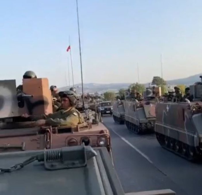 Yunanistan'da Türkiye sınırına doğru askeri hareketlilik yaşandı
