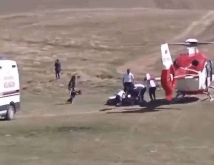 Dağ başında ambulans helikopter gören vatandaşın tepkisi