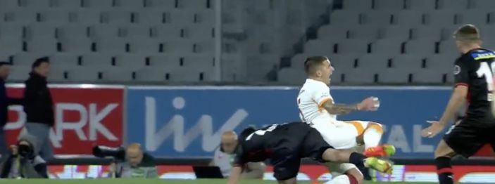 Karagümrük, Galatasaray karşısında 10 kişi kaldı