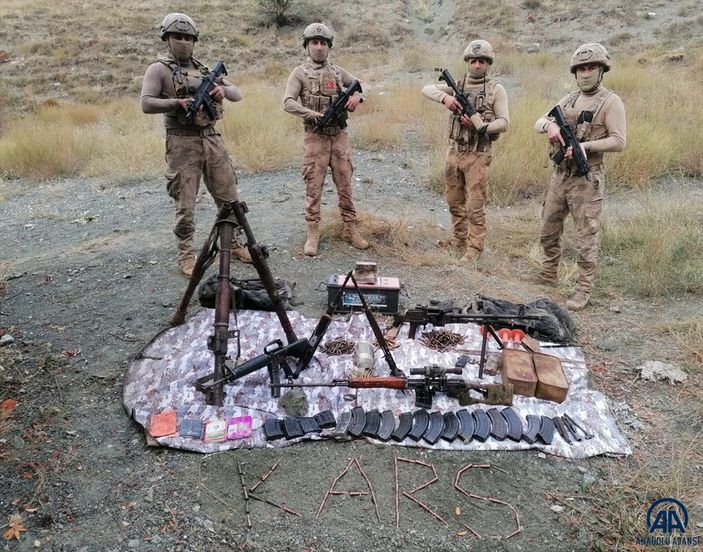 a Kars'ta terör örgütüne yönelik operasyon: 2 mağara ve 21 sığınak imha edildi
