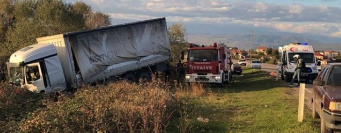 Samsun'da kamyon ile otomobil çarpıştı: 2 ölü, 3 yaralı