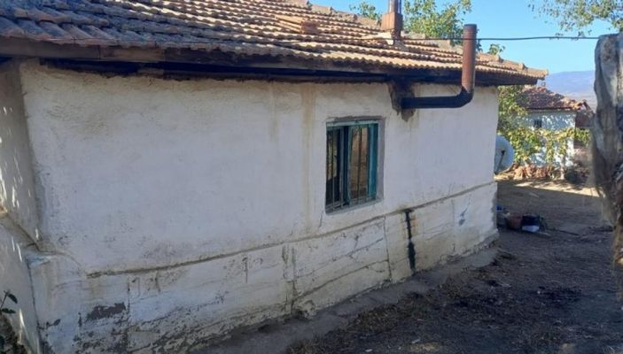 Manisa'da 3 çocuk babası evinde ölü bulundu