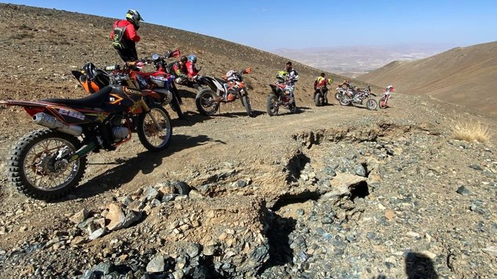 Erzincan'da motosiklet tutkunları 3 bin rakımda adrenaline doydu