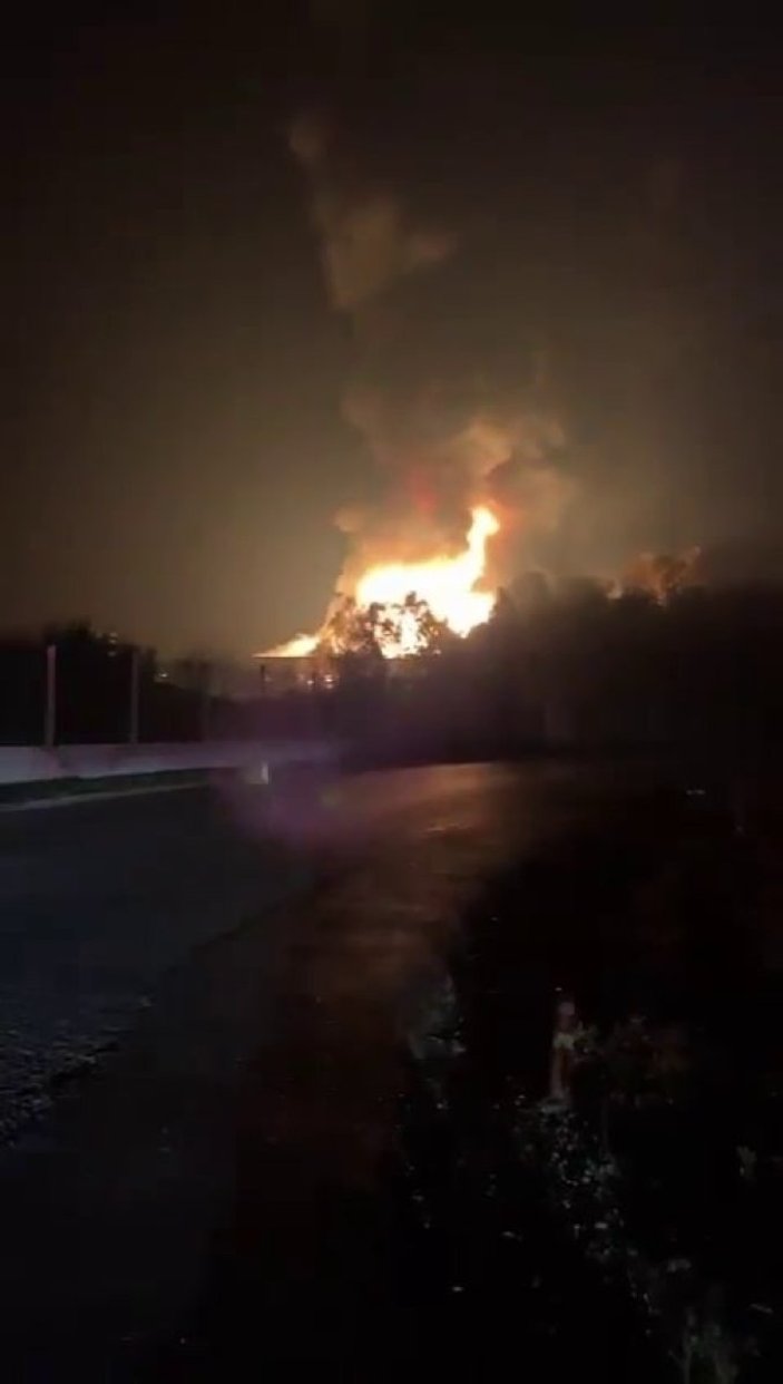 Sakarya'da sünger fabrikasında yangın çıktı
