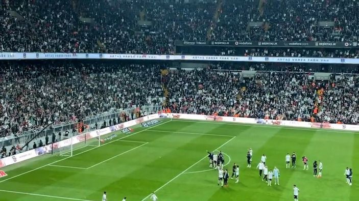 Şenol Güneş, maç sonunda 3'lü çektirdi