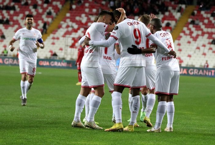 Antalyaspor, Sivasspor deplasmanında galip