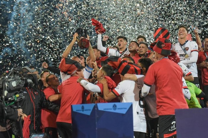 Ligde küme düşen Atletico Patronato, Arjantin Kupası'nı kazandı