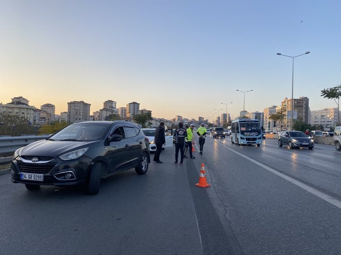 Kadıköy’de ehliyetsiz araç kullanan rap şarkıcısına ceza