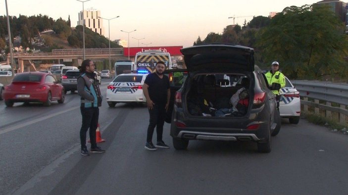 Kadıköy’de ehliyetsiz araç kullanan rap şarkıcısına ceza