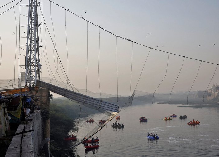 Hindistan'da çöken köprünün yeni görüntüleri ortaya çıktı
