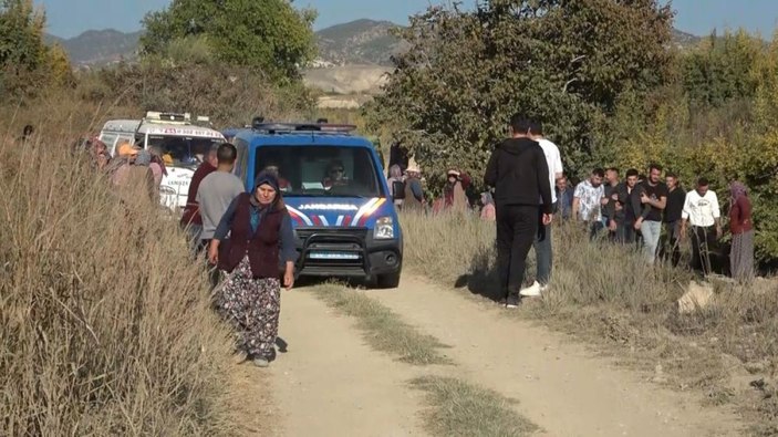 Denizli'de traktör ve römork arasında yolculuk yapan işçi öldü