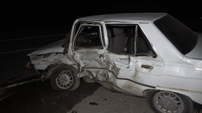 Kırıkkale'de ehliyetsiz ve alkollü sürücü trafikte dehşeti yaşattı: 3 yaralı