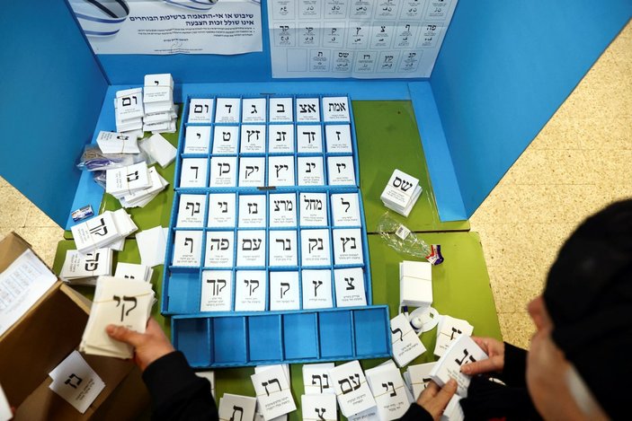 İsrail'de halk, erken genel seçimler için sandık başında