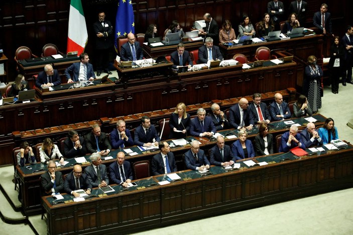 İtalya’da 50'den fazla kişinin katıldığı izinsiz partiler suç sayılacak