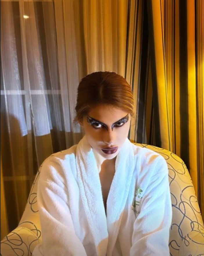 Nihal Candan'ın cadılar bayramı tarzı olay yarattı! Yarı çıplak pozunu paylaştı..