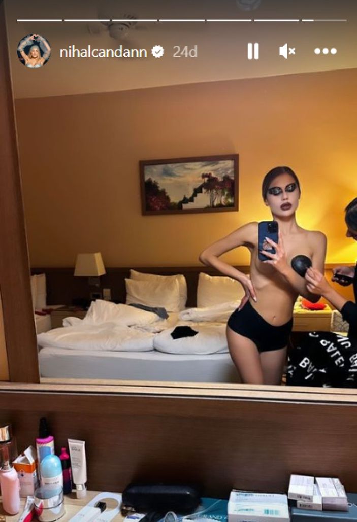 Nihal Candan'ın cadılar bayramı tarzı olay yarattı! Yarı çıplak pozunu paylaştı..