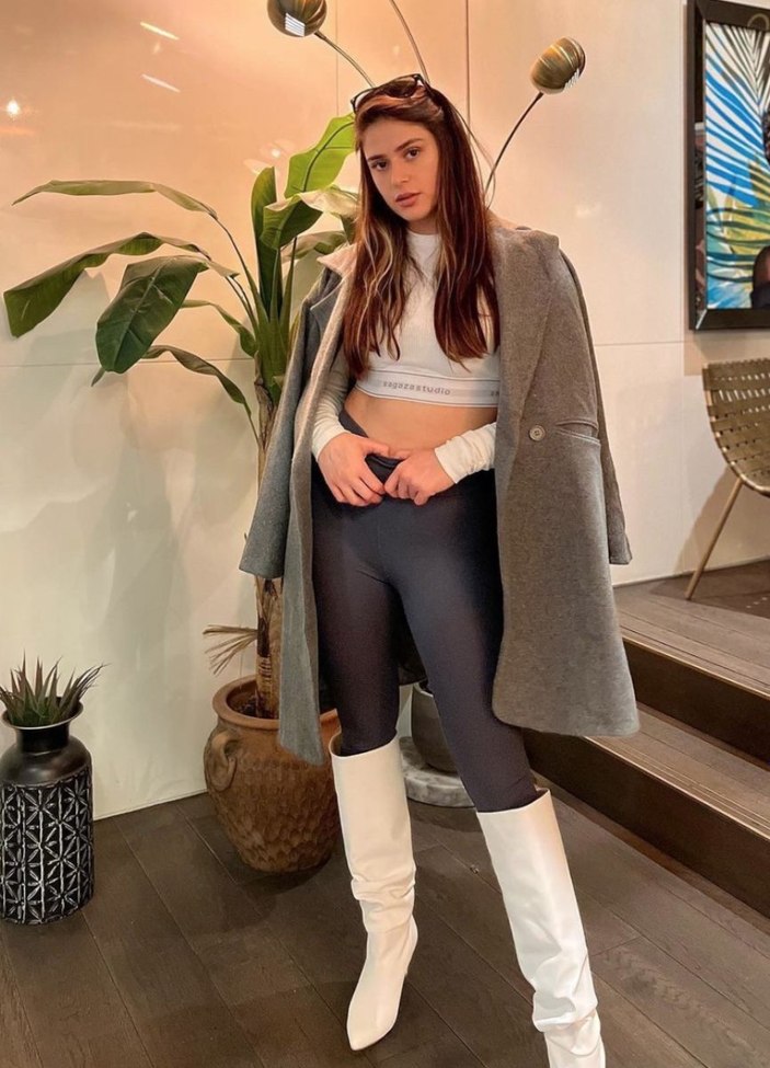 Survivor Ayşe Yüksel'in taytlı pozlarına beğeni yağdı! 'Yine yakıyorsun ortalığı'