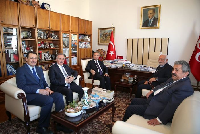 AK Parti'den Anayasa değişikliği için muhalefet turu