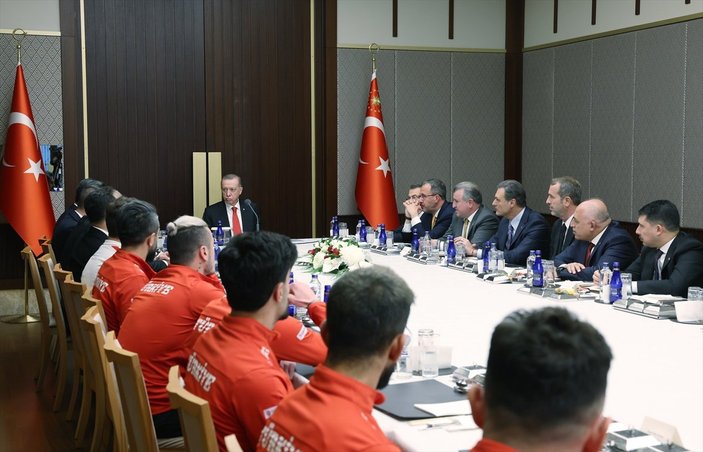 Cumhurbaşkanı Erdoğan, Türkiye Ampute Futbol Milli Takımı'nı kabul etti
