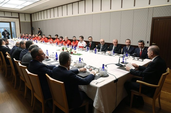 Cumhurbaşkanı Erdoğan, Türkiye Ampute Futbol Milli Takımı'nı kabul etti