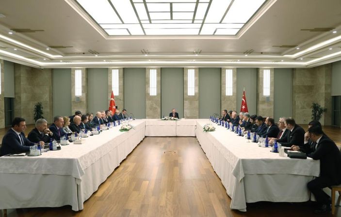 Cumhurbaşkanı Erdoğan, Kulüpler Birliği Yönetim Kurulu üyeleriyle görüştü