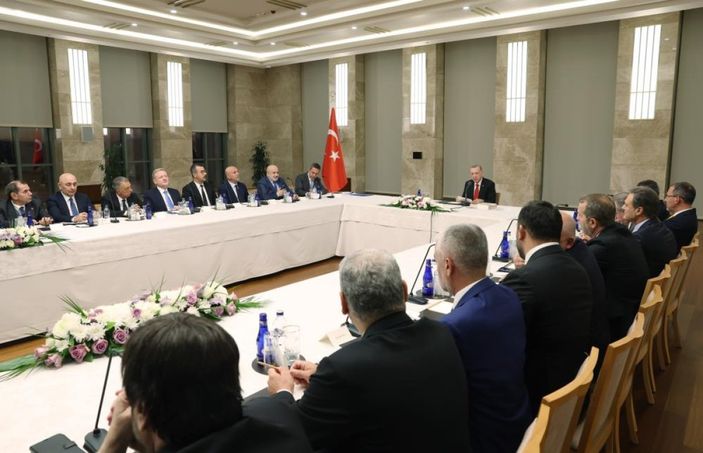 Cumhurbaşkanı Erdoğan, Kulüpler Birliği Yönetim Kurulu üyeleriyle görüştü