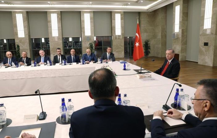 Cumhurbaşkanı Erdoğan, Kulüpler Birliği Yönetim Kurulu üyeleriyle görüştü