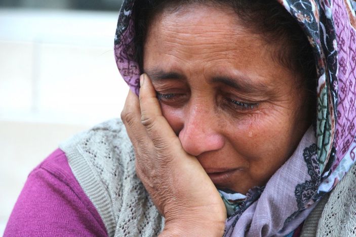 d Adana’da parası çalınan seyyar satıcıdan alışveriş için sıraya girdiler