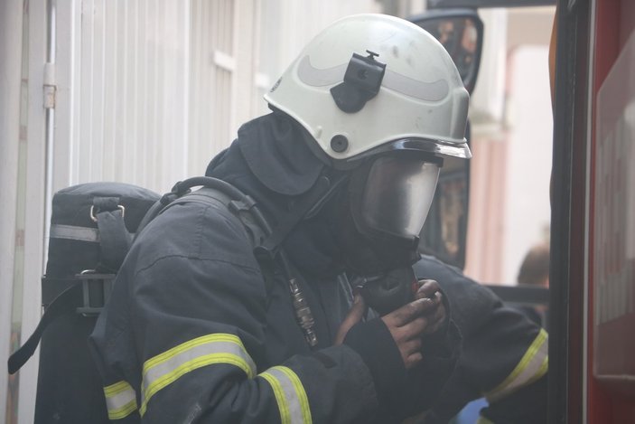 Edirne'de apartmanın içinde hurda yaktı, yangın çıkardı