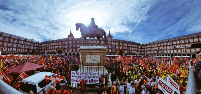 İspanya’da binlerce kişi zam talebiyle sokaklara indi