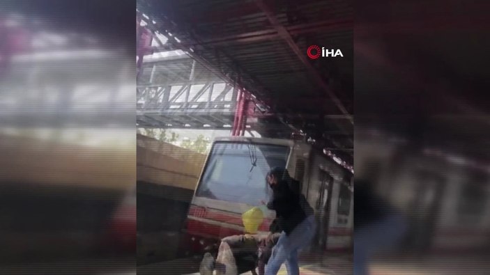 Meksika'da metronun altında kalmaktan son anda kurtuldu