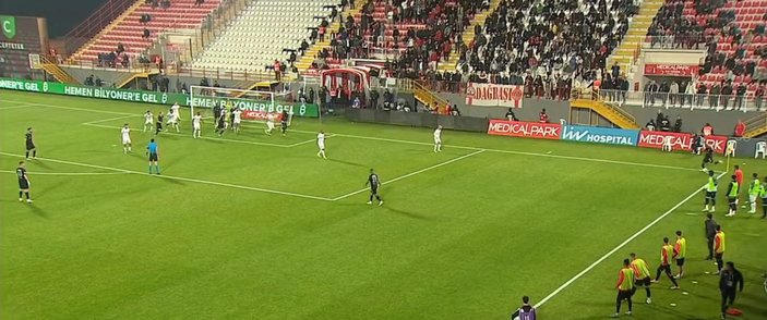 Ümraniyesporlu Geraldo kornerden gol attı