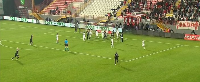 Ümraniyesporlu Geraldo kornerden gol attı