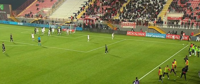 Ümraniyesporlu Geraldo kornerden gol attı