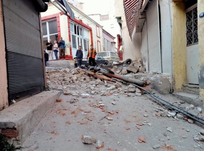 İzmir'deki depremde balkondan atlayan genç hayatını kaybetti
