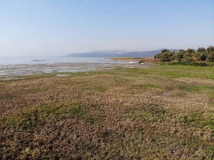 İznik Gölü'ndeki kuraklık bazilikayı gün yüzüne çıkardı